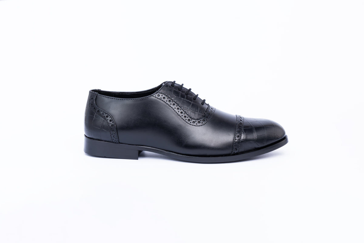 OXFORDS WITH TOE CAP- BLACK