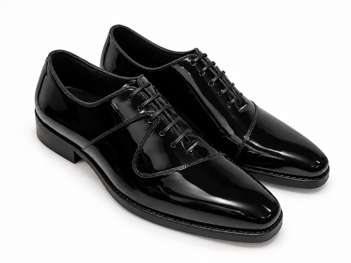 BLACK PATENT DERBY LACE-UPS