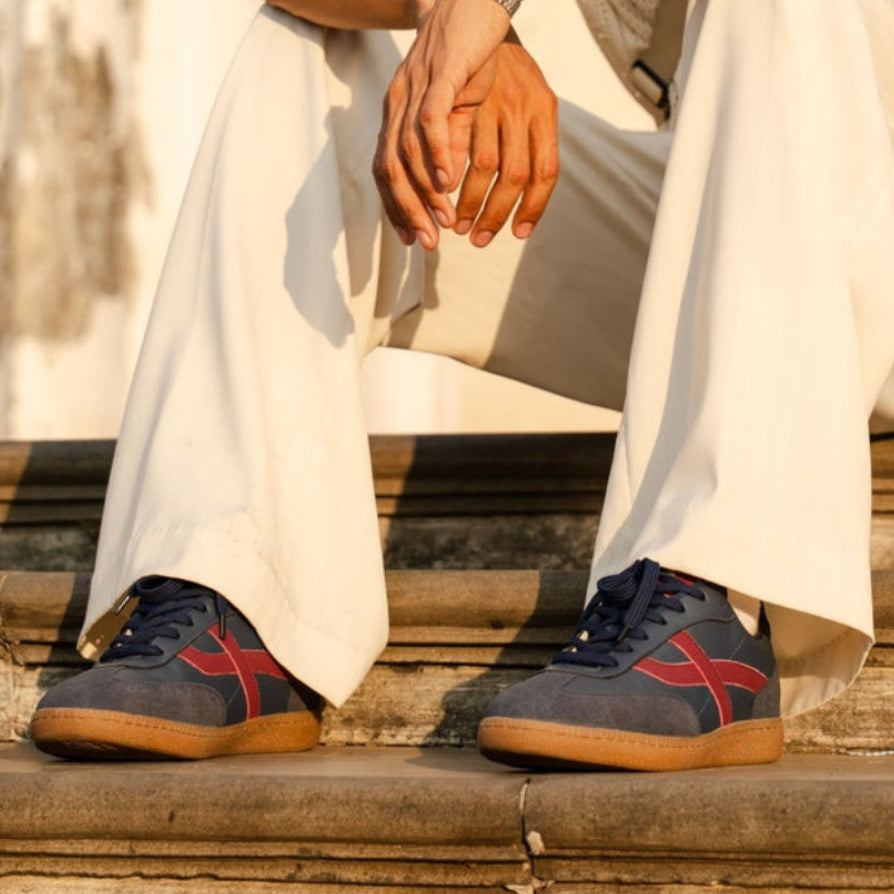 THE ALTERNATE NAVYCROSS SNEAKER