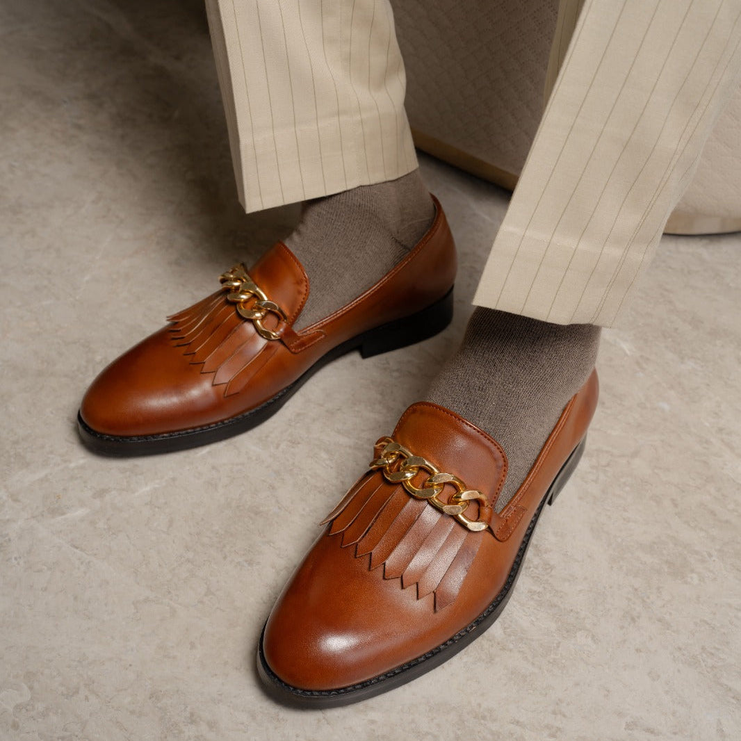 FRINGE SLIP ON WITH CHAIN DETAIL-TAN