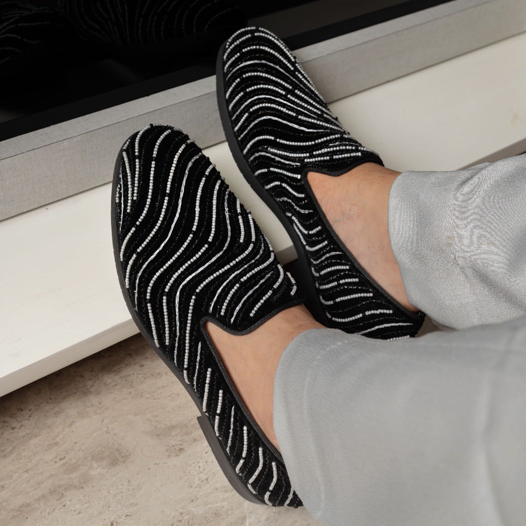 BLACK VELVET SLIP-ONS WITH WAVE EMBROIDERY
