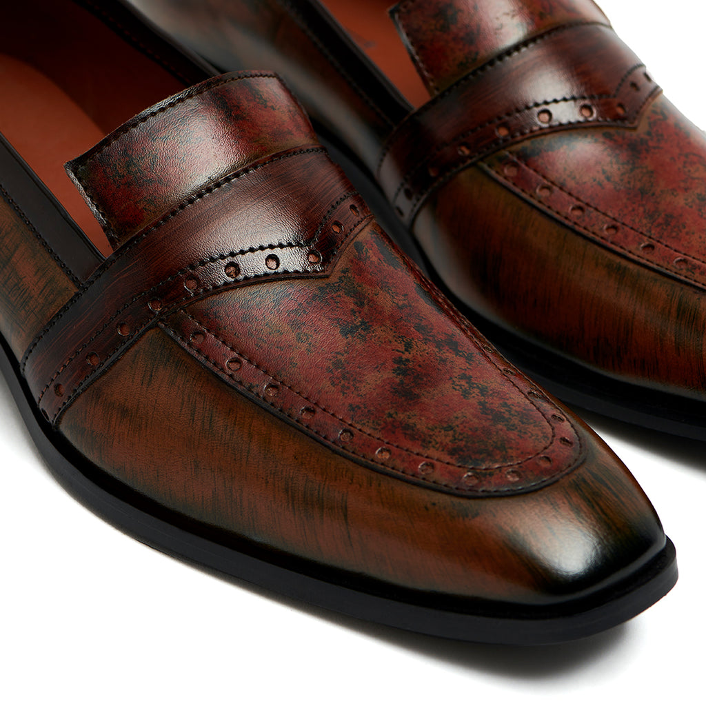 DUAL TONE SLIP-ON WITH BROGUE DETAILS