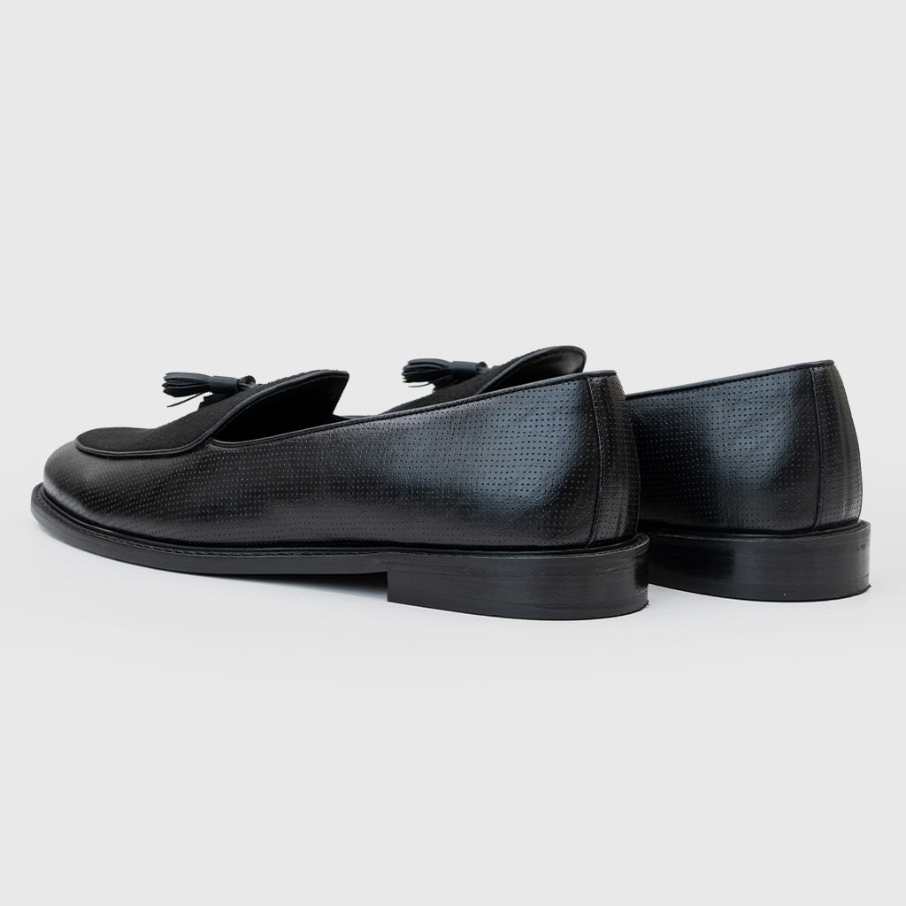 PERFORATED SLIP-ONS WITH TASSEL