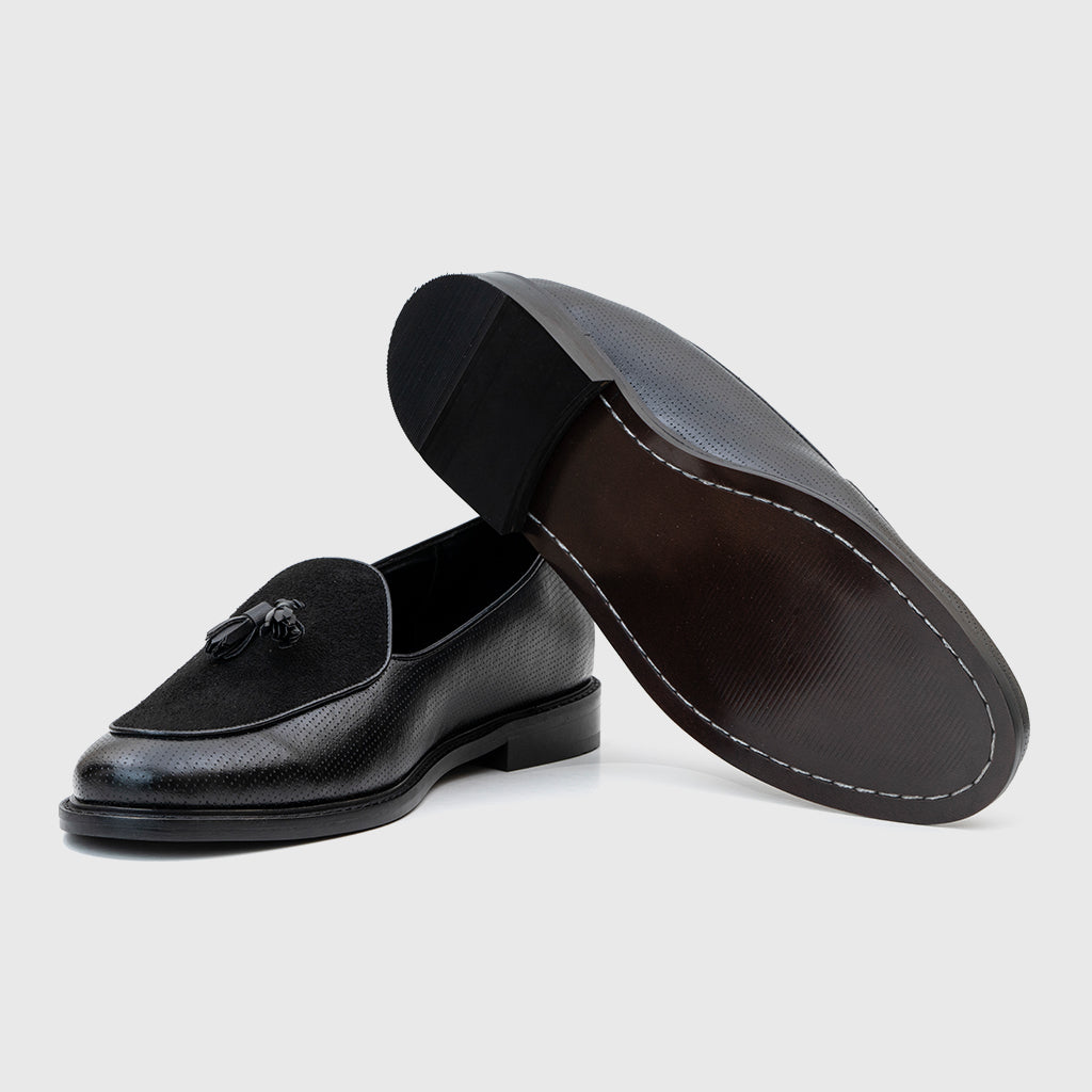 PERFORATED SLIP-ONS WITH TASSEL