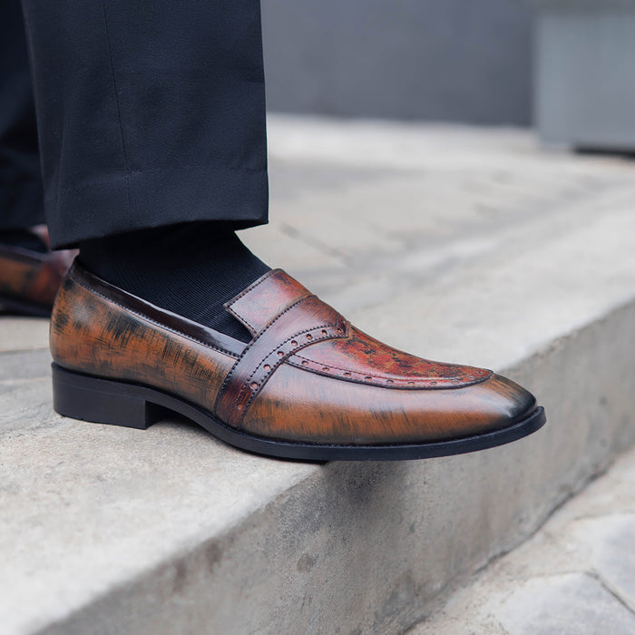 DUAL TONE SLIP-ON WITH BROGUE DETAILS